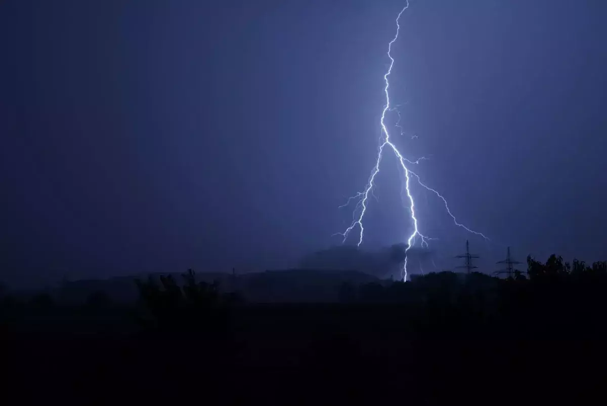clair dans un ciel nocturne