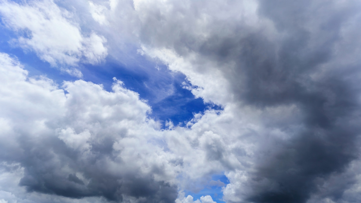 Ciel un peu nuageux