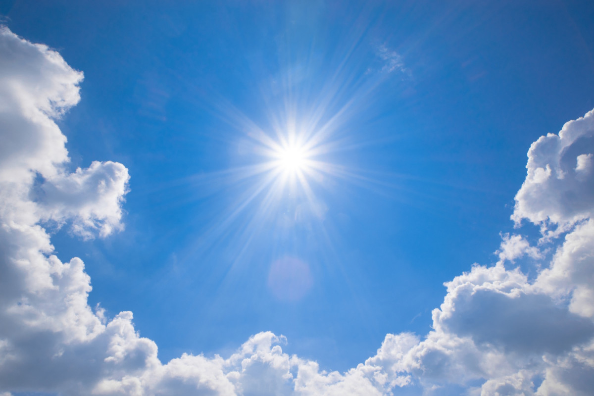 Ciel bleu et soleil