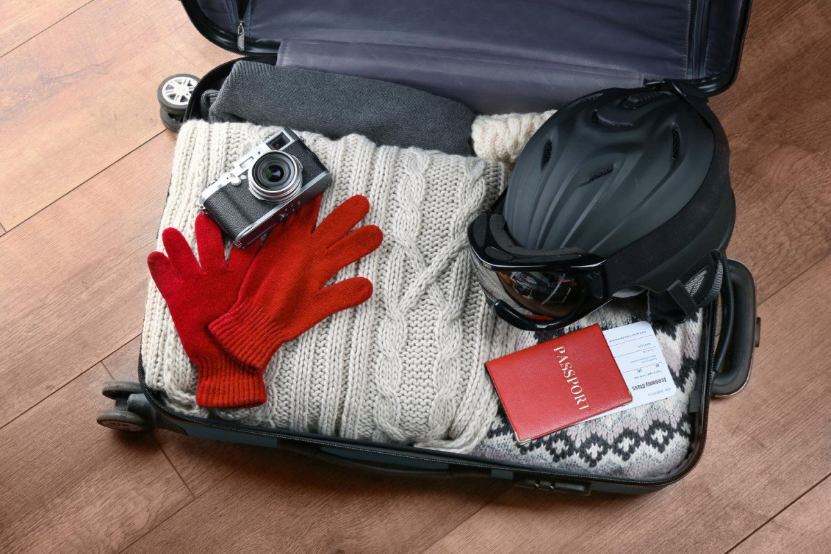 Valise avec pull et gants