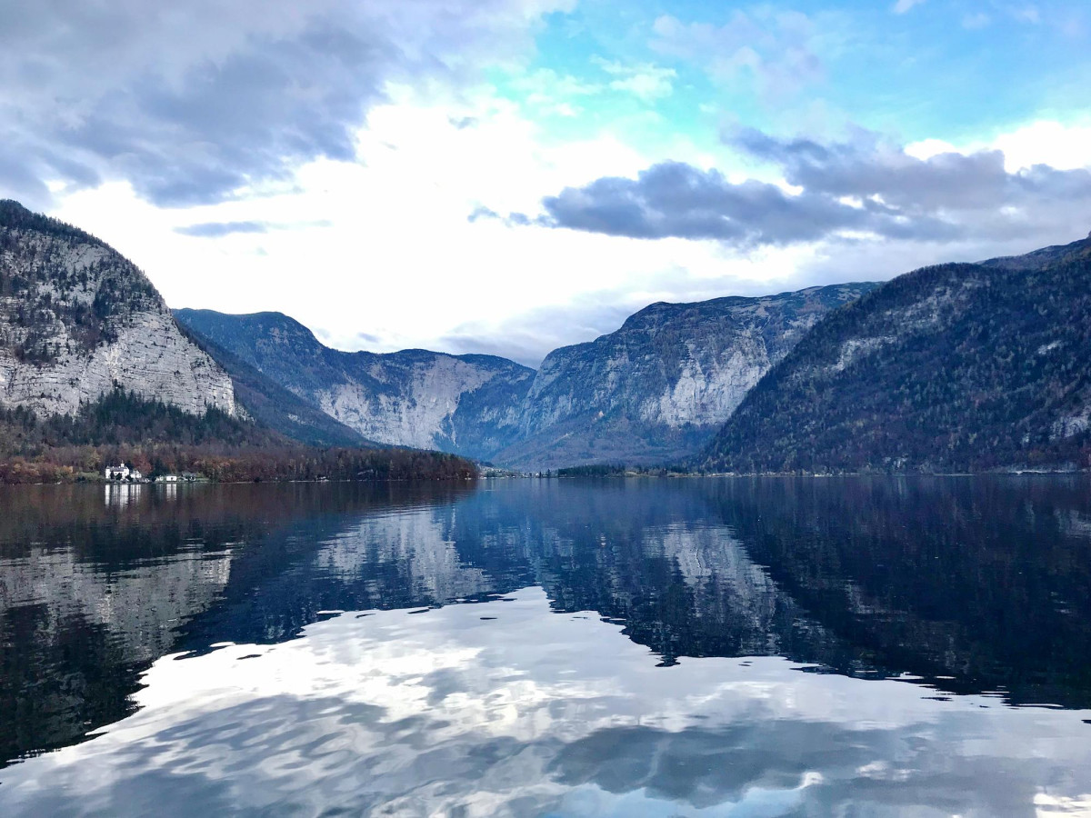 Lac de montagne en hiver