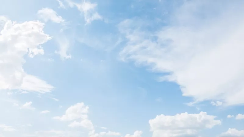 ciel avec quelques nuages211