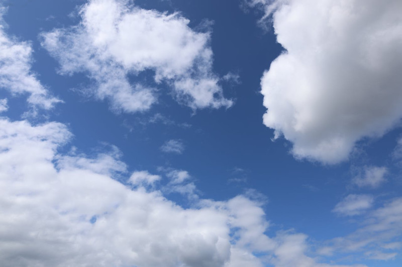 nuages et ciel bleu