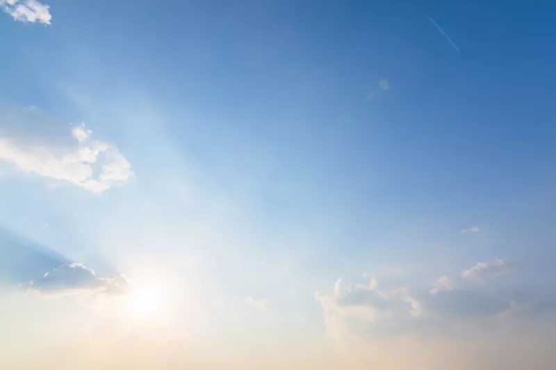 Ciel bleu avec soleil385