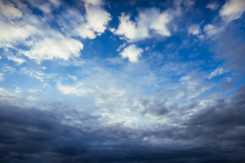 Ciel avec nuages épars1452