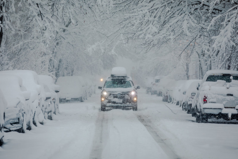 Voiture sous la neige
