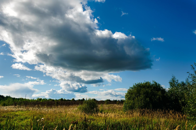 Campagne avec nuages