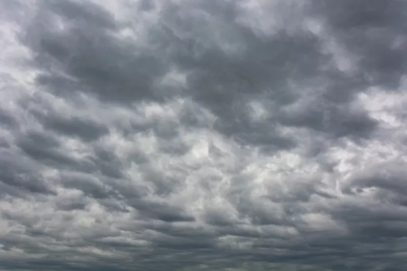ciel très nuageux