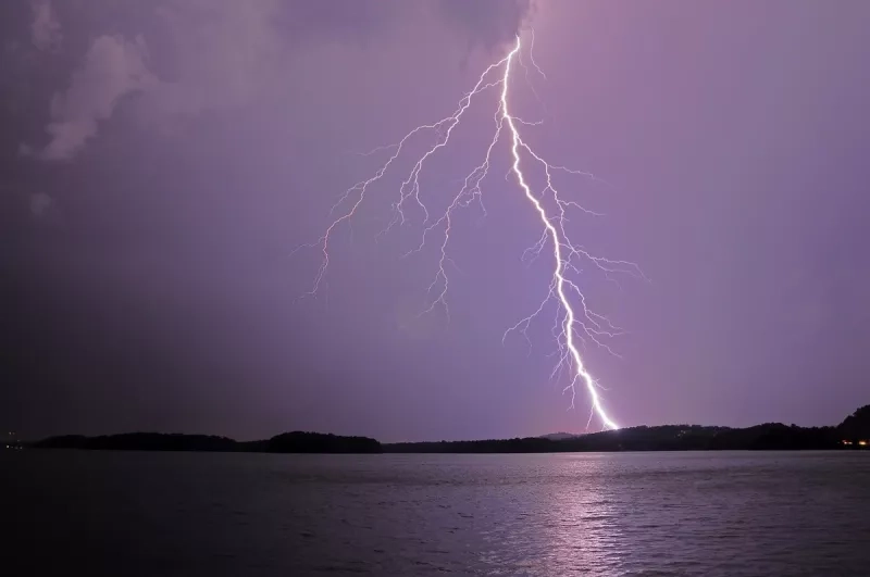 Orage au-dessus de la mer