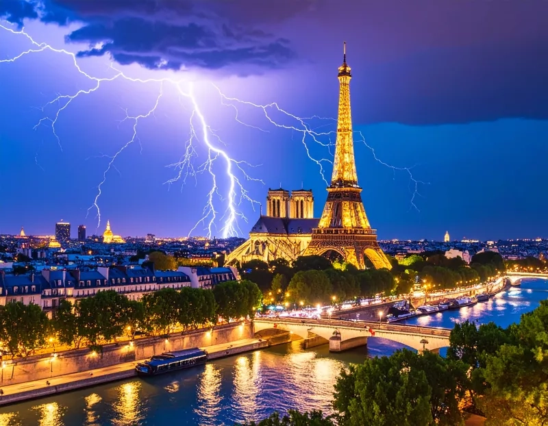 Eclairs au-dessus de Paris