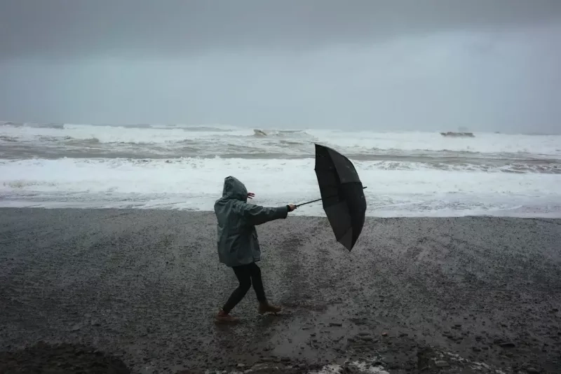 Pluie sur la plage