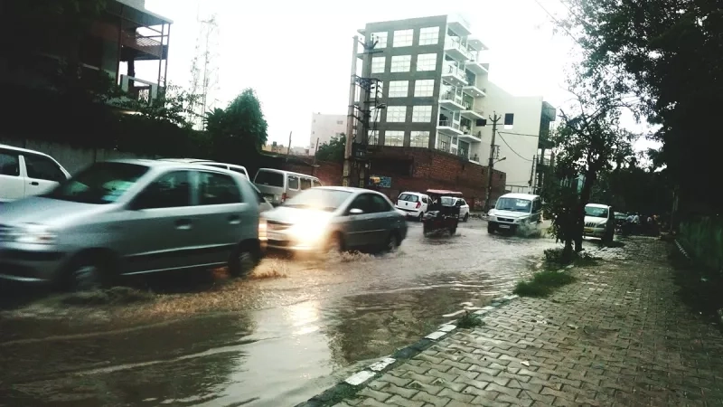 Pluie forte en ville