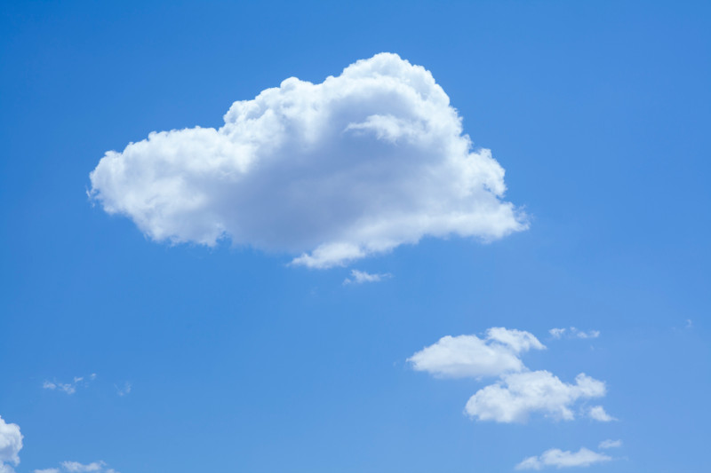 Cumulus sur ciel bleu