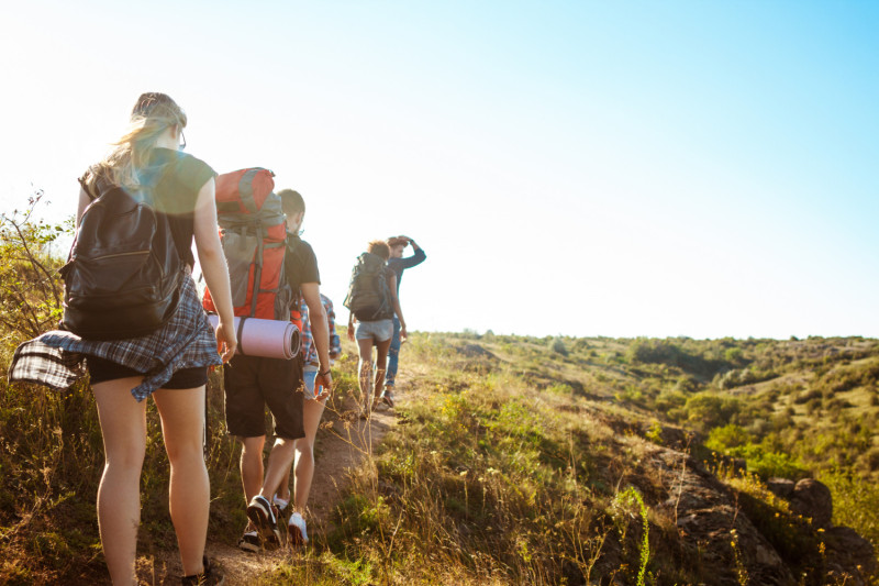 Des randonneurs sur un sentier