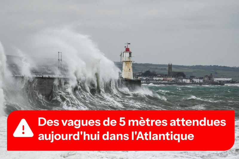 Fortes vagues près d'un phare