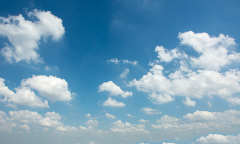 Ciel bleu avec nuages