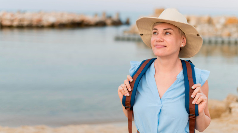 Femme avec un sac à doc