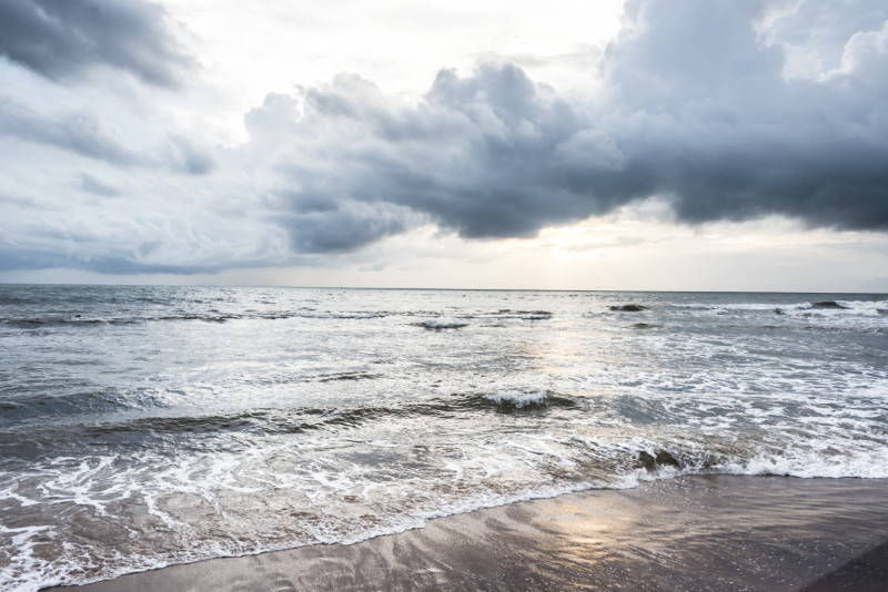 Mer sous la pluie