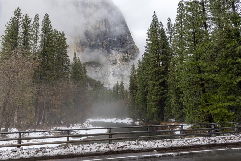 La montagne sous la pluie