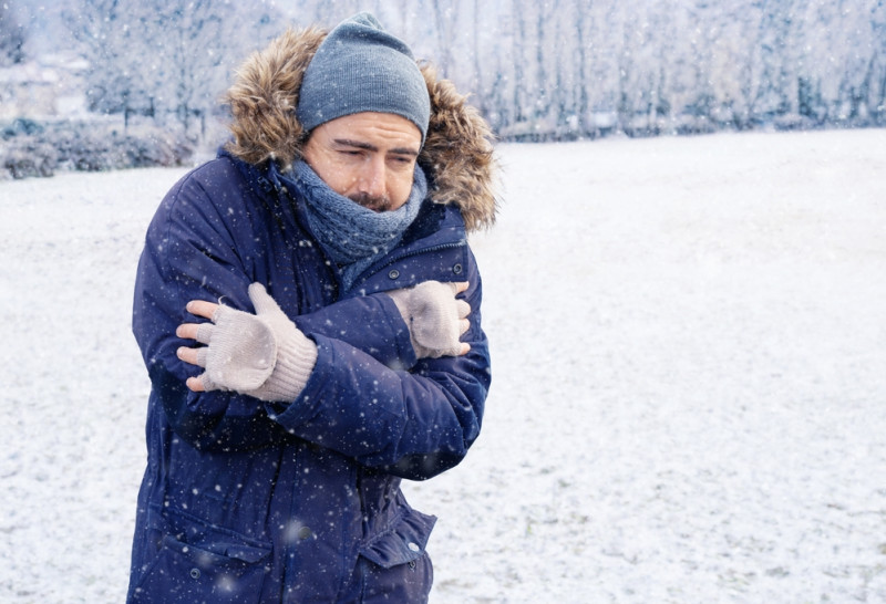 Un homme a froid