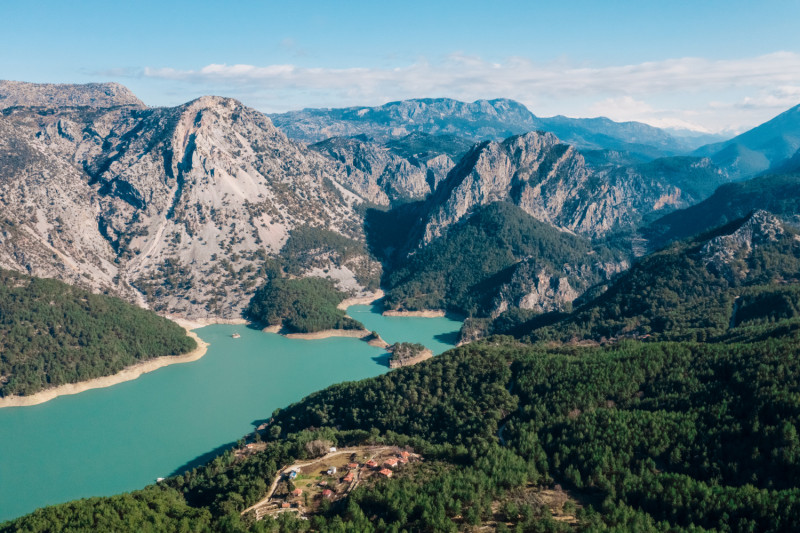 Montagne et lac