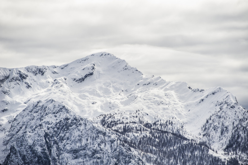 Montagne enneigée