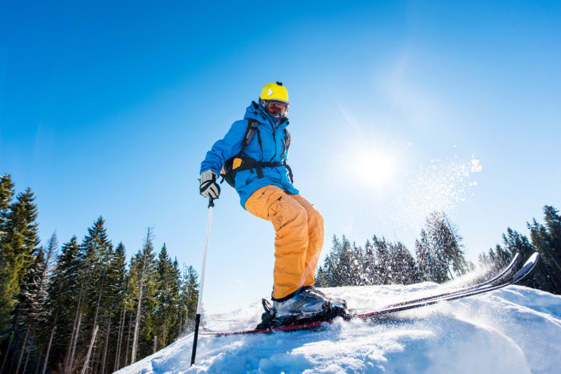 Skieur sur une piste
