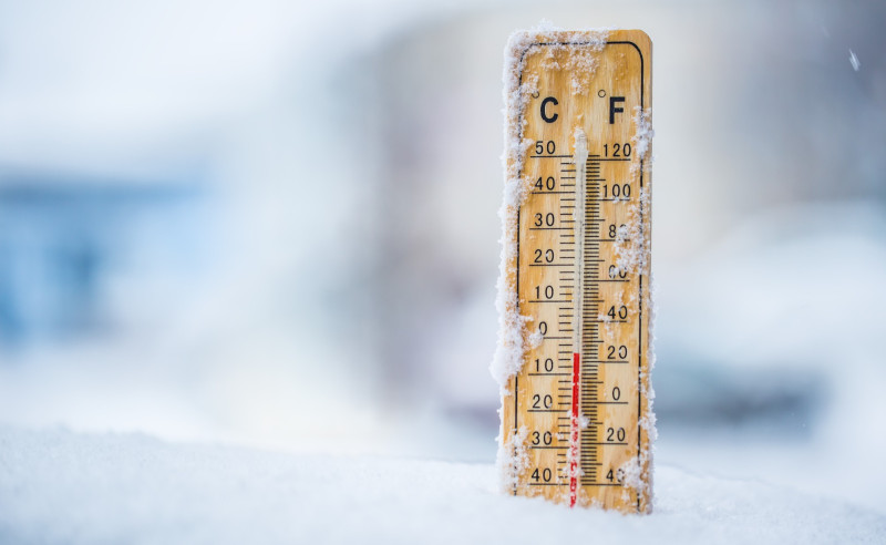 Thermomètre dans la neige