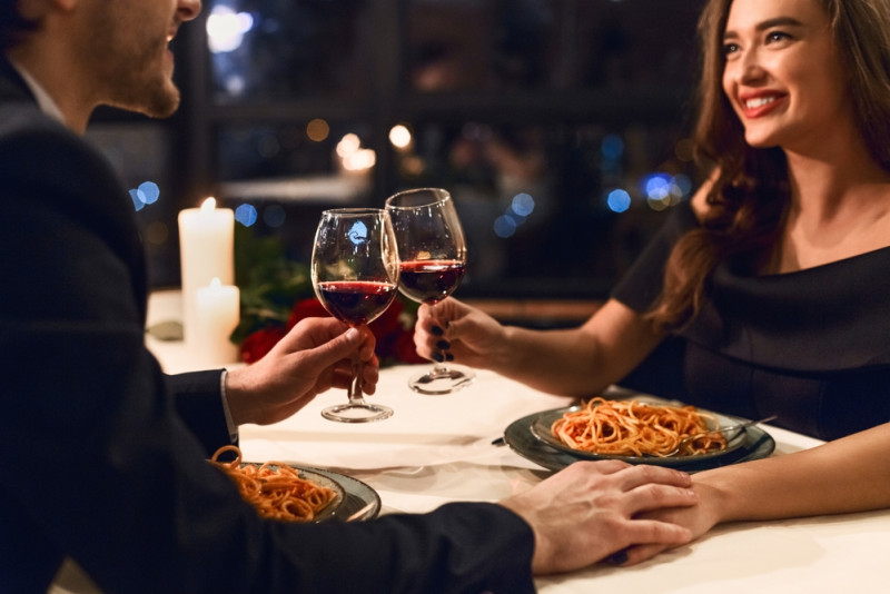 Couple dans un restaurant