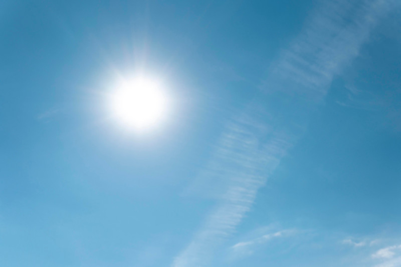 Ciel bleu et soleil