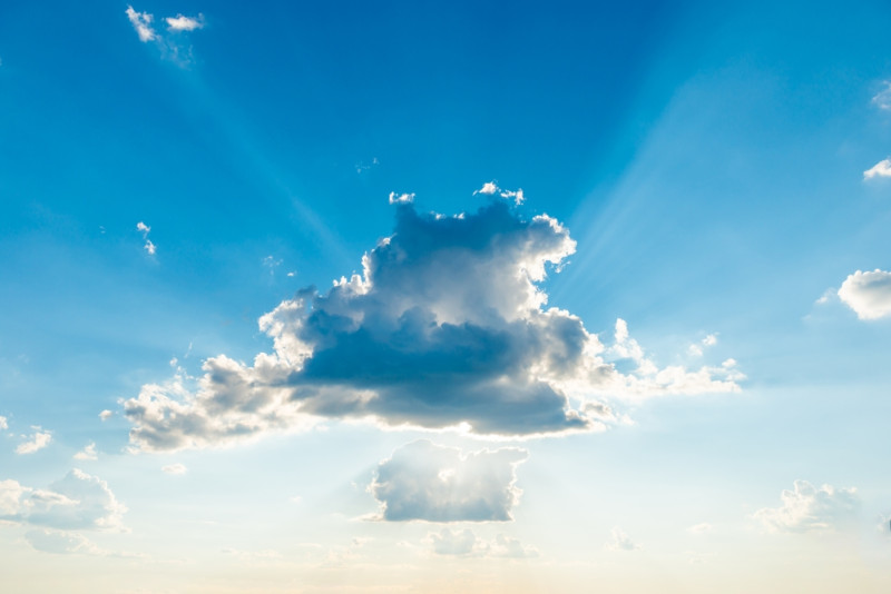 Un nuage et du soleil