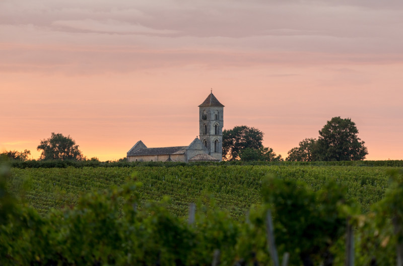 Eglise avec coucher de soleil
