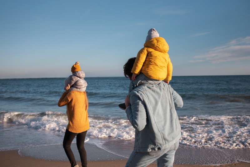 Une famille à la plage