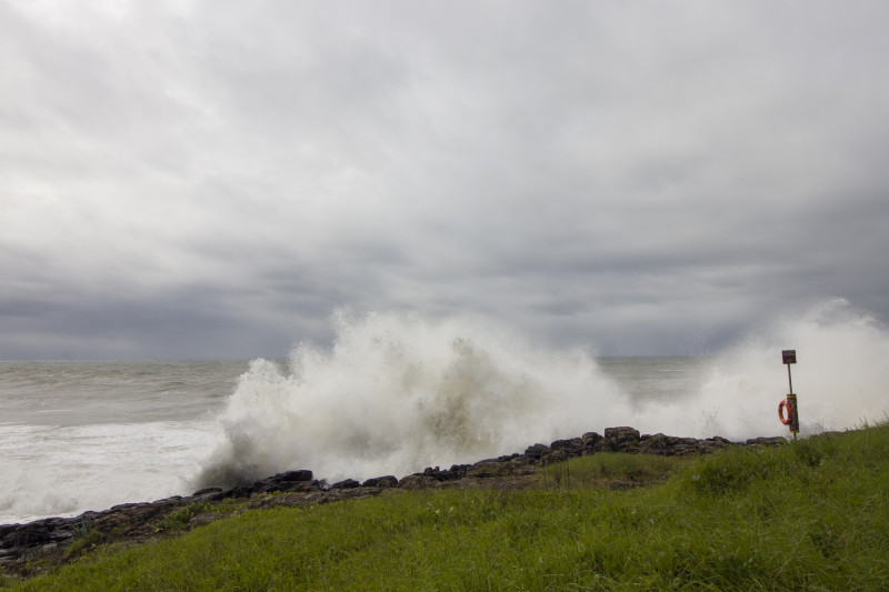 Mer agitée par le vent en Bretagne