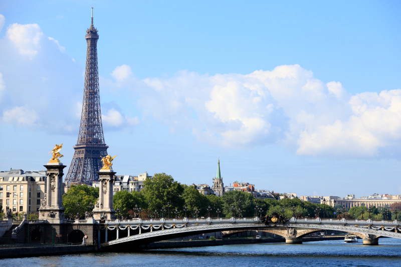 Paris avec un ciel bleu