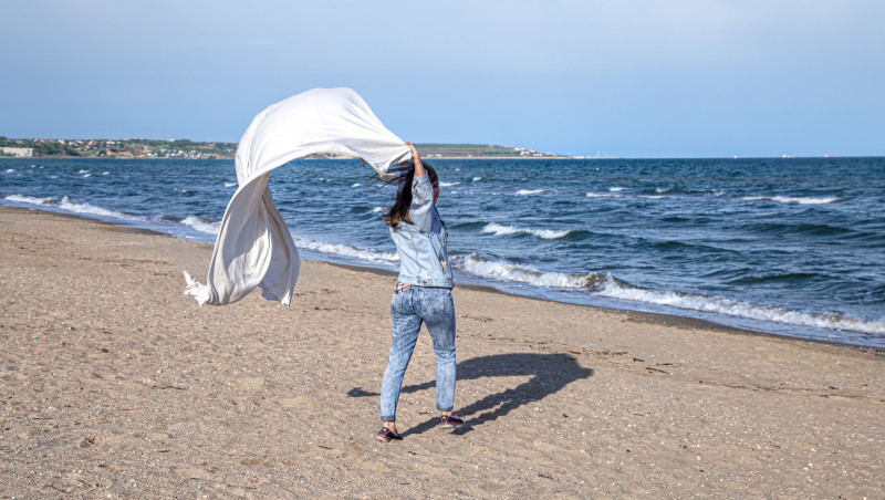 Une femme sur la plage