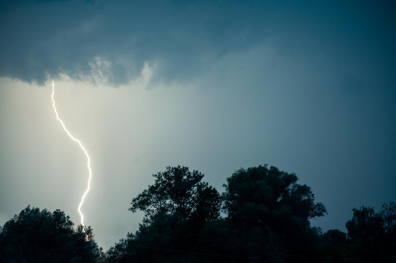 Orages intenses : près de 800 impacts de foudre ces dernières 24 heures en Auvergne-Rhône-Alpes