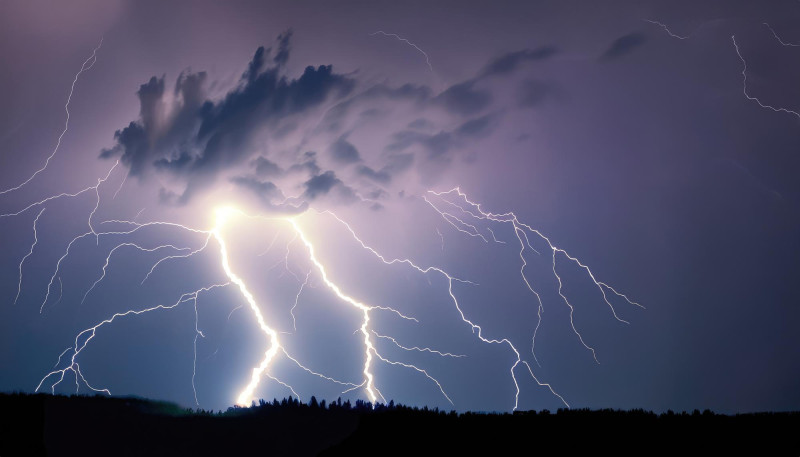 Où les éclairs pourront frapper ce lundi en Occitanie ?