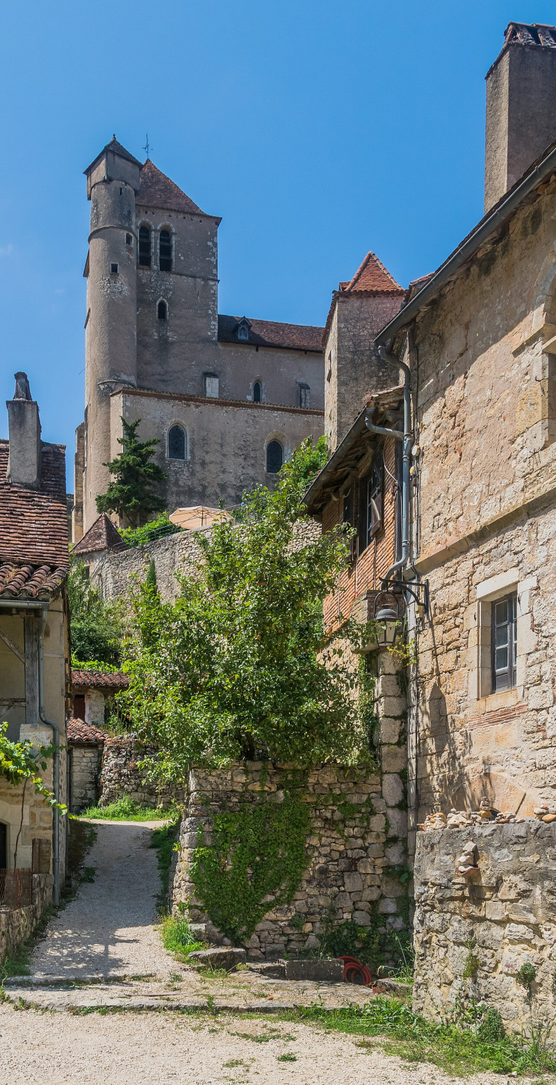 View of the church of Saint-Cirq-Lapopie 01