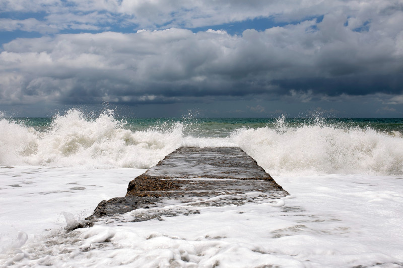 “On a tous vomi” : traversée cauchemardesque en Méditerranée en pleine tempête