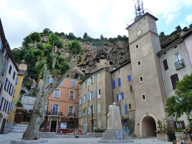 Cotignac — Wikimedia Commons