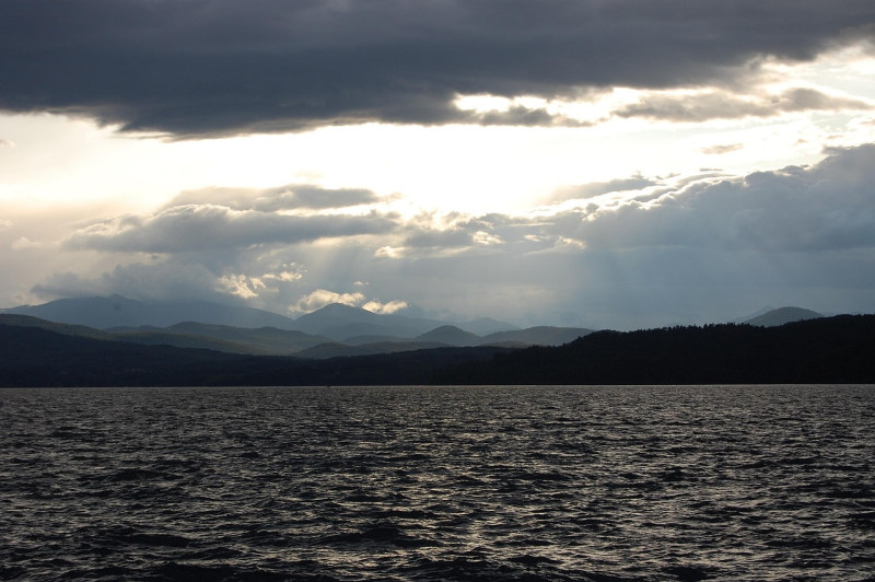 lac, vagues, collines, venteux, ciel, des nuages, en plein air, tranquille, conditions météorologiques, météorologie, paysage nuageux, environnement, nature