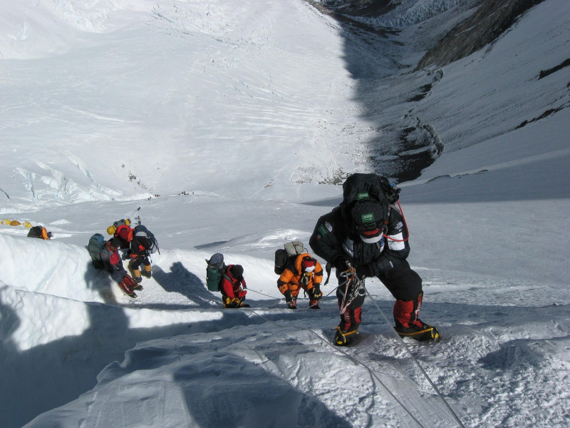mont everest, montagnes, hiver, neige, la glace, visage, falaise, alpinisme, dangereux, célèbre, repère, grimpeurs, équipe, des sports, nature, l'extérieur, du froid, équipe bleue, montagne bleue, sport bleu, de neige bleu