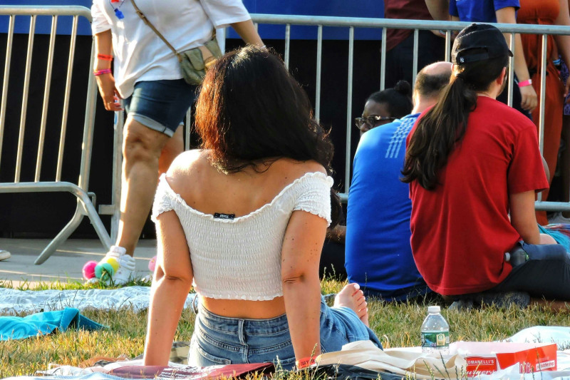 a woman sitting on the ground in front of a crowd of people