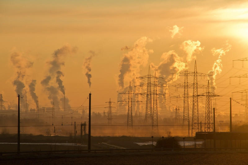 industrie, pollution environnementale, smog, lever du soleil, pollution de l'air, air, protection environnementale, pollution, fumée, cheminée, fumer, ciel du soir, toxique, environnement, centrale électrique, installation industrielle, nature, échappemen