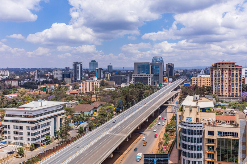 Si vous hésitez encore sur le meilleur moment pour découvrir Kinshasa, laissez-nous vous souffler le secret : la saison sèche est la plus agréable, mais chaque saison révèle un visage unique de la capitale congolaise !
