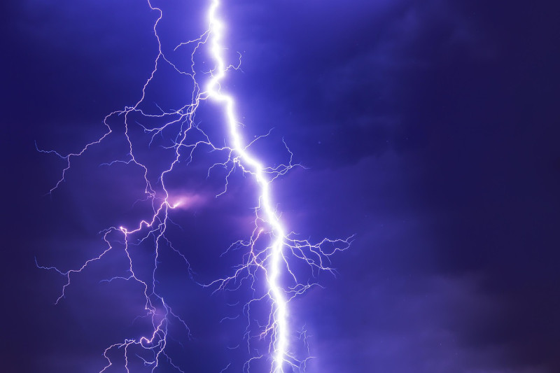 éclair, orage, superzelle, conditions météorologiques, paradis, nuit, tempête, des nuages, la nature, pluie, électricité, orage d'été, coup de foudre, léger, nuages orageux, foncé, haute tension, menaçant, énergie, orage nocturne, dangereux, thunder, atmo