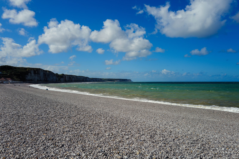 Plage De Galets Pittoresque Sur La Côte Normande