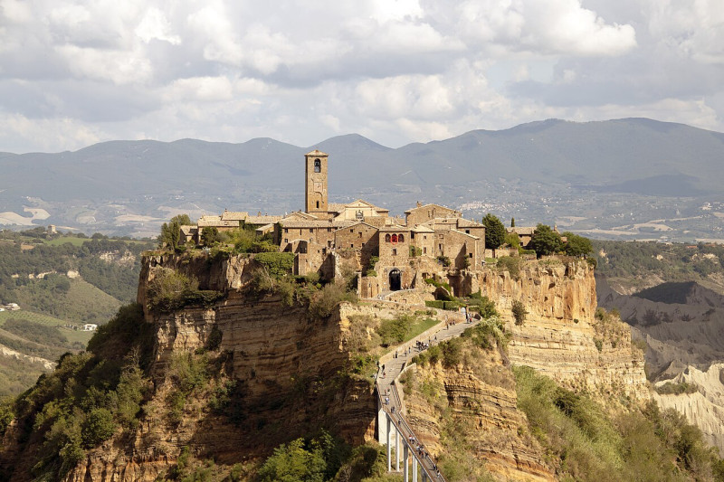 Civita di Bagnoregio — Wikimedia Commons