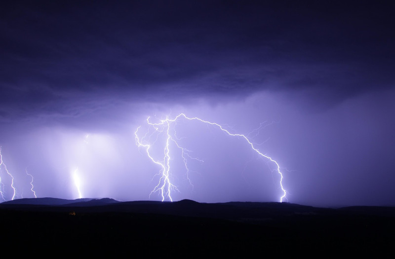 éclat, orage, ciel de nuit, les monts métallifères, nature, éclair, tempête, temps orageux, conditions météorologiques, ciel, nuit, foncé, orage d'été, électricité, tonnerre, des nuages, pluie